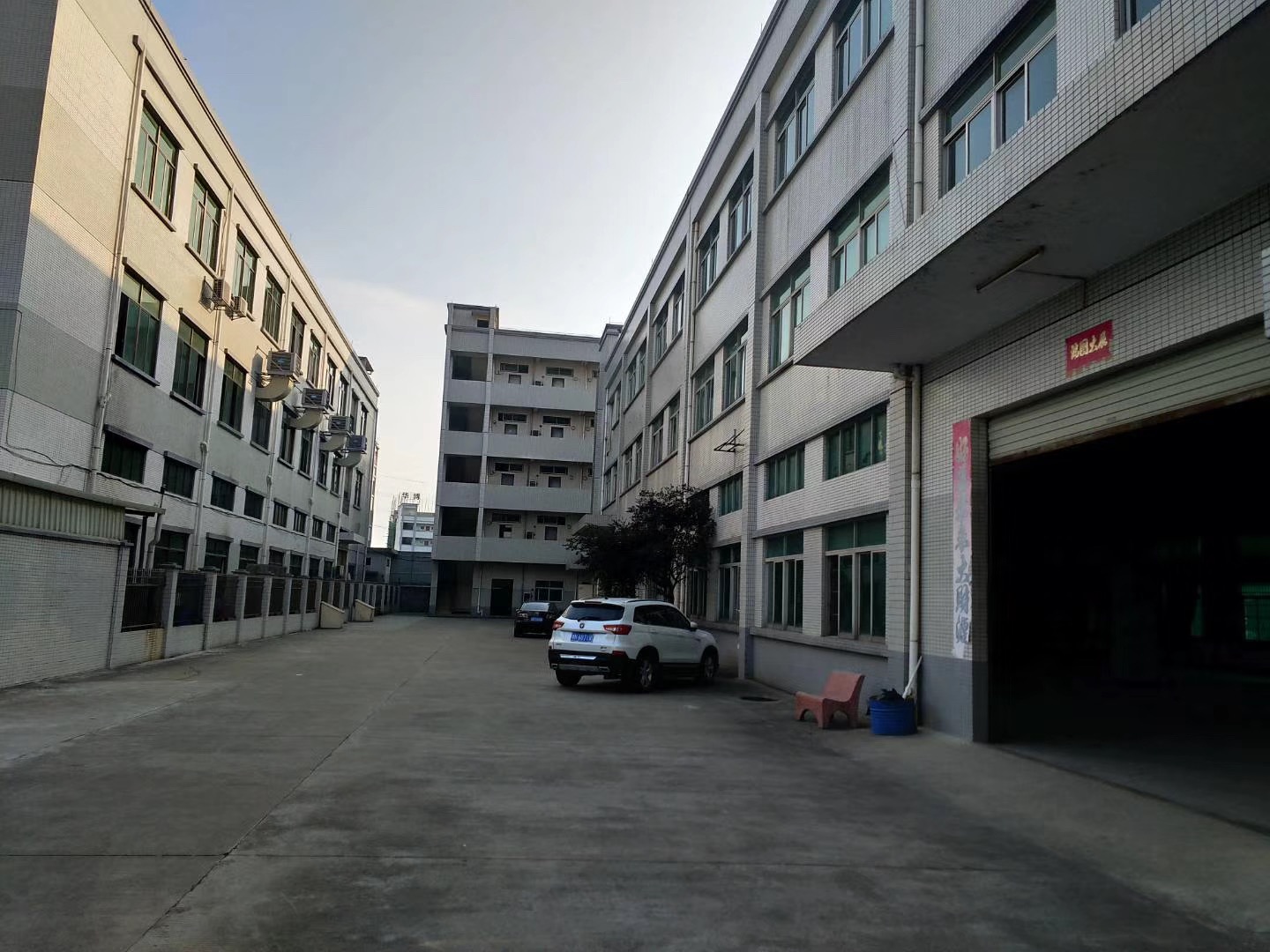 东莞石排新出标准厂房一楼2500平方出租带航车