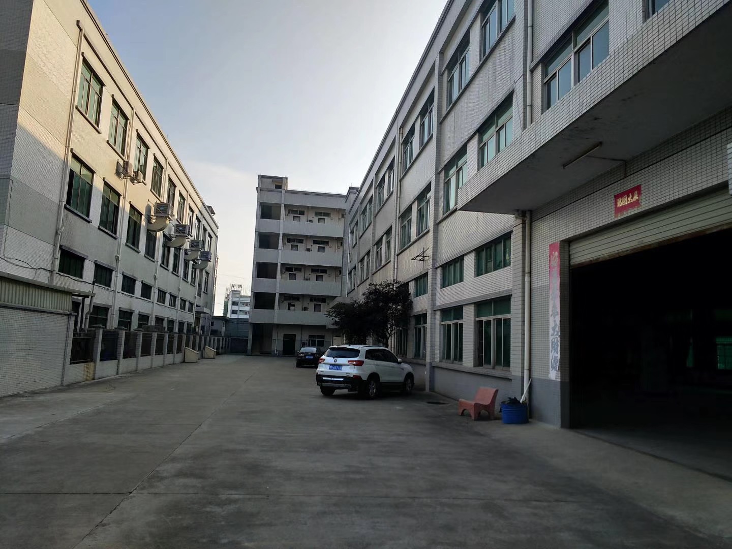 东莞石排原房东独院标准厂房一楼2100平方出租